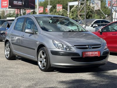 PEUGEOT 307 1.6 Presence digitklíma. tempomat. ülésfűtés. 2 gyári kulcs!