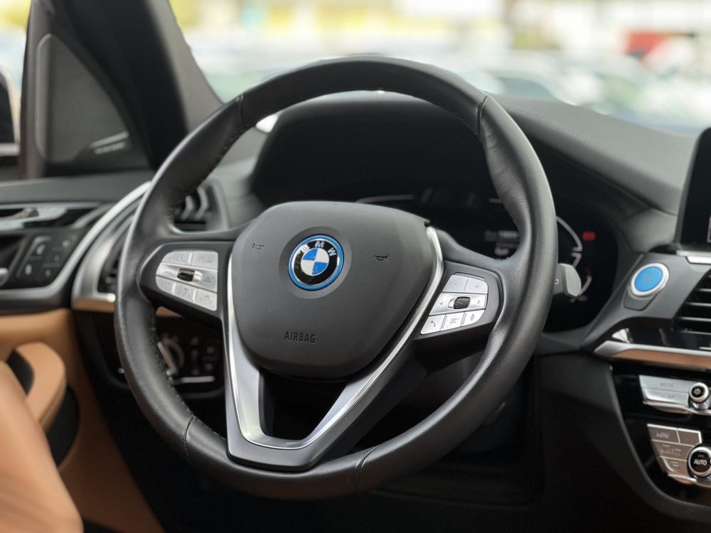 BMW IX3 73,9kWh High Executive panoráma tető. harman/kardon. memória. HUD. barna bőr belső!