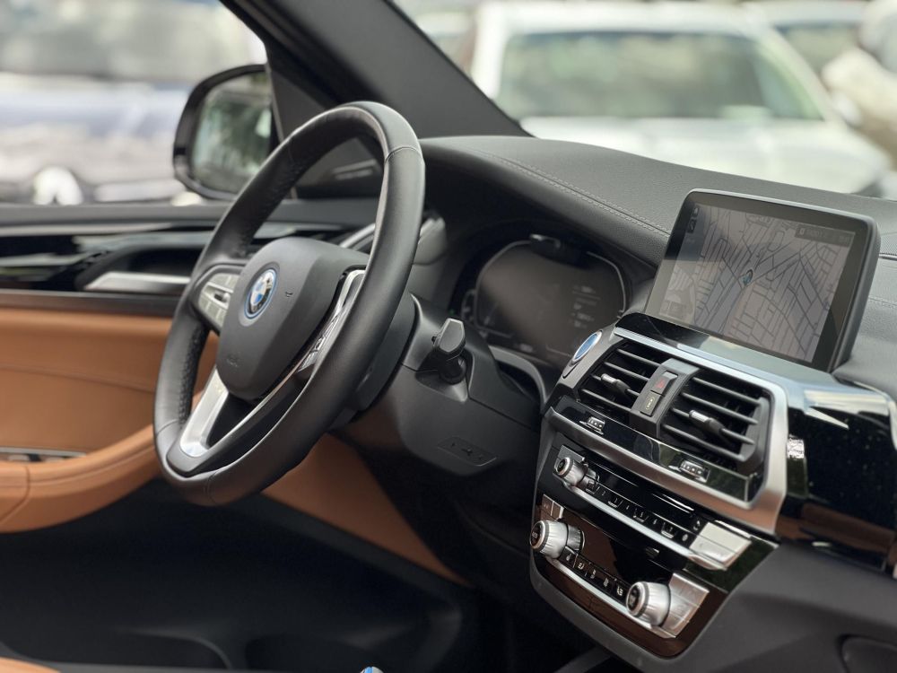 BMW IX3 73,9kWh High Executive panoráma tető. harman/kardon. memória. HUD. barna bőr belső!