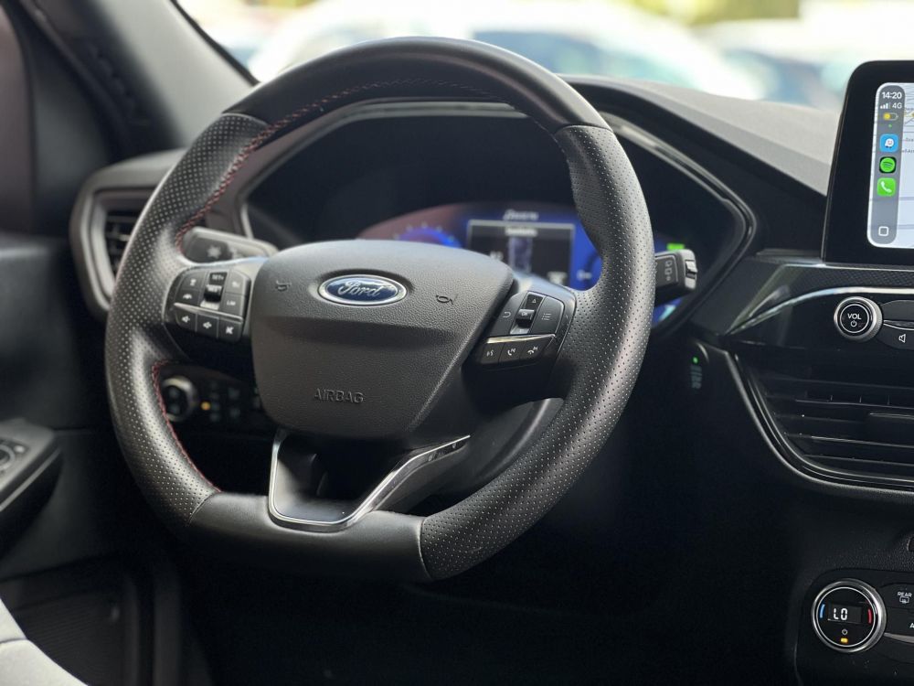 FORD KUGA 2.5 FHEV ST-Line X CVT 42e km. újszerű állapot