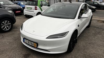TESLA MODEL 3 RWD Premium (Automata) Kifogástalan. újszerű állapotban. 500km WLTP
