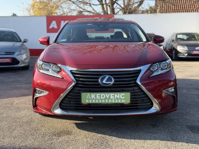 LEXUS ES 300H 112e km. Fakormány. ülésszellőzés. kormányfűtés. kamera. roló!