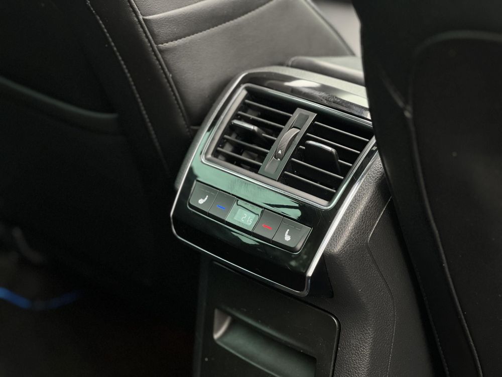 SKODA SUPERB Combi 2.0 TDI SCR Style 4x4 DSG 158e km. M.o.-i. panorámatető. üléshűtés. virtual cockpit. CARPLAY!