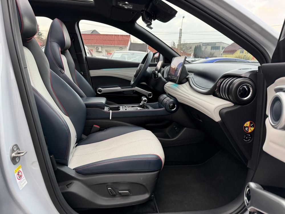 BYD ATTO 3 Design 60,4kWh M.o.-i. 1.tul. LFP. garanciális. panorámatető. világos belső!