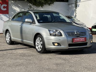 TOYOTA AVENSIS 1.8 Sol 133e km. ülésfűtés. digitklíma. vonóhorog. 2 gyári kulcs!