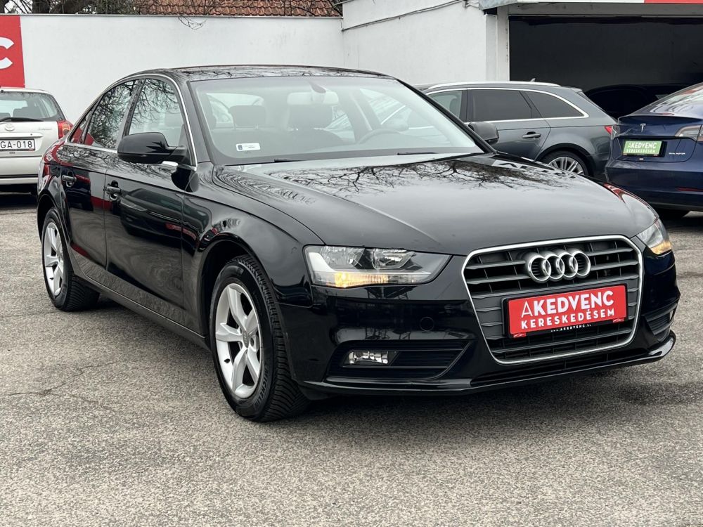 AUDI A4 2.0 TDi Klíma Tempomat Bluetooth 142e km!