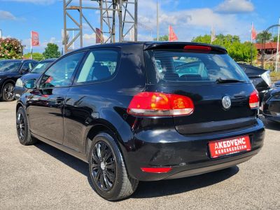 VOLKSWAGEN GOLF VI 1.4 Trendline Klíma