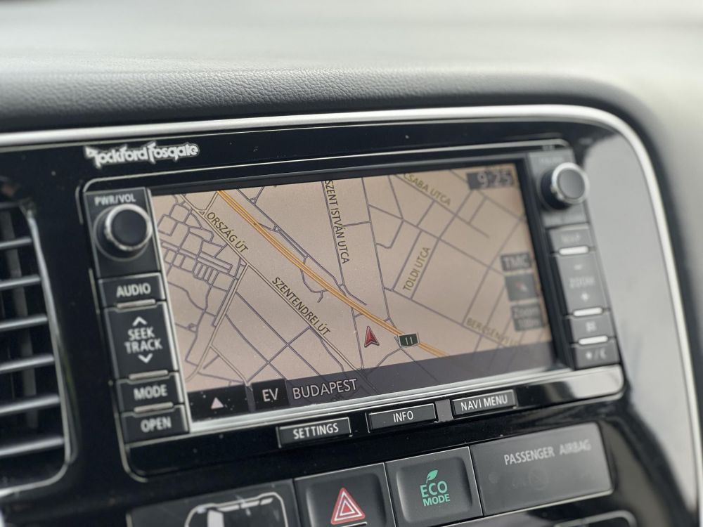 MITSUBISHI OUTLANDER 2.0 MIVEC Instyle Navi 4WD CVT