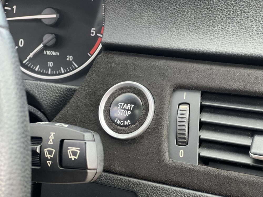 BMW 320d xDrive Touring (Automata) Bordó bőr belső.153e km. M.o.-i. frissen szervizelt! panoráma tető ülésfűtés