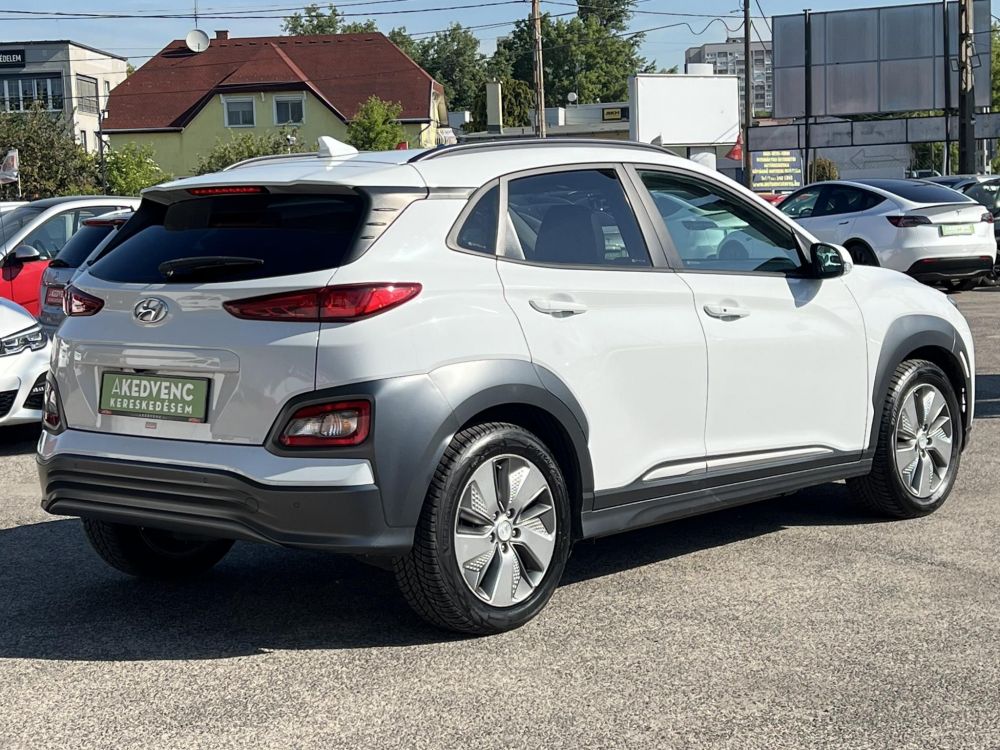 HYUNDAI KONA EV 64kWh Premium Magas felszereltség. megkímélt állapot!