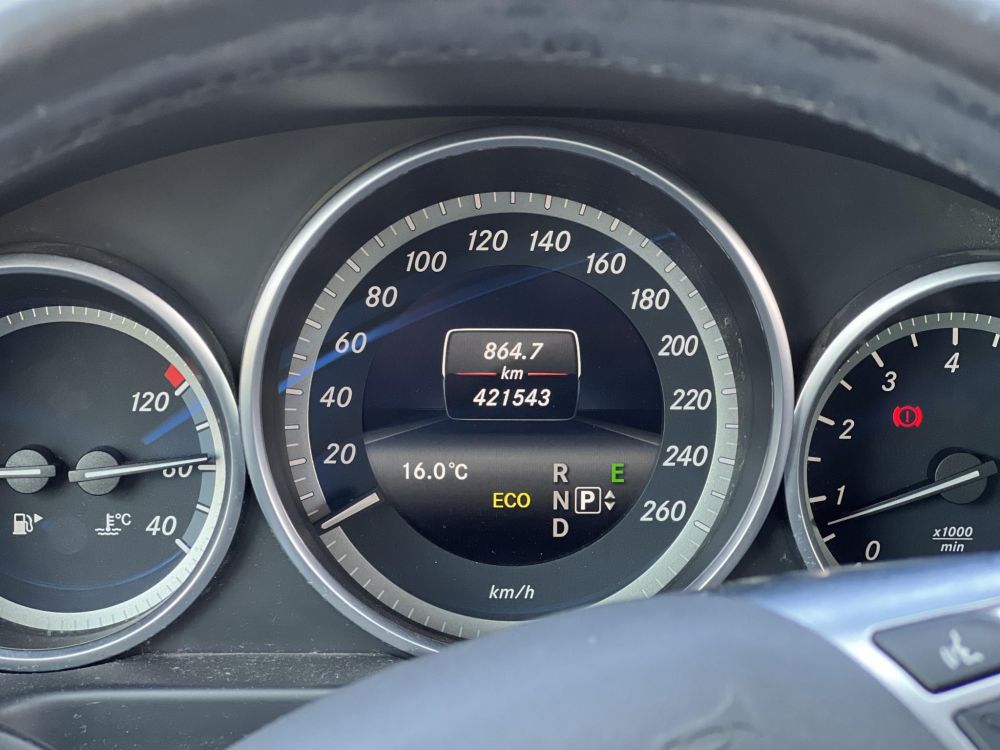 MERCEDES-BENZ E-OSZTÁLY E 200 Avantgarde (Automata) Napfénytető Ülésfűtés F1 váltó Bőr belső Ex taxi A LEGJOBB ÁRON!