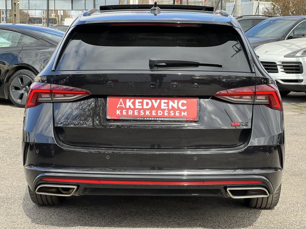 SKODA OCTAVIA Combi 2.0 TDI SCR RS DSG Magyarországi. Gyári fényezés. Végig vezetett szervizkönyv!