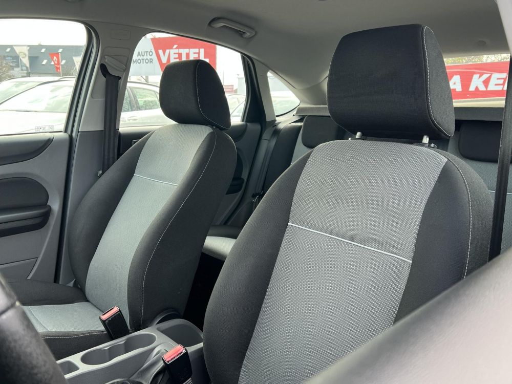 FORD FOCUS 1.6 Ghia (Automata) Klíma Tempomat Téli-nyári garnitúra!