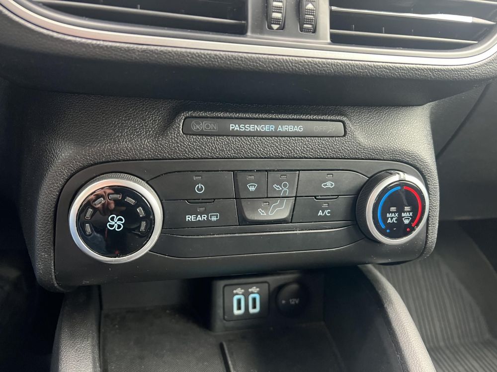 FORD FOCUS 1.0 EcoBoost Connected M.o.-i. 1.tul. Márkaszervizelt! Carplay