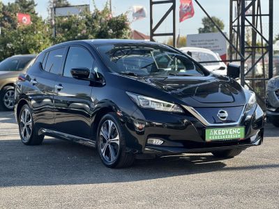 NISSAN LEAF N-Connecta 40kWh (Automata) 60e km. 270km hatótáv. keyless. 360 kamera. első-hátsó ülésfűtés. téli-nyári!