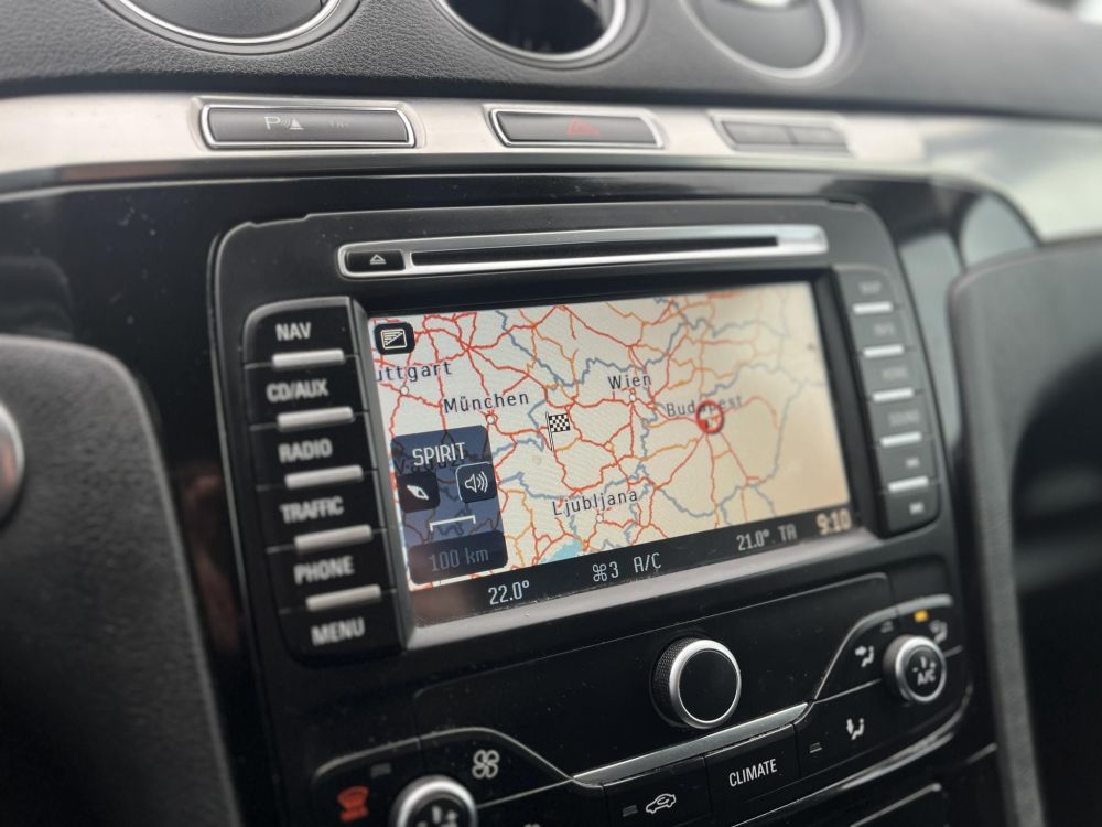 FORD S-MAX 2.0 TDCi Business Powershift Tempomat. fűthető ülések. navigáció. téli-nyári kerékszett