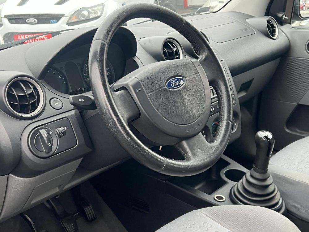 FORD FIESTA 1.3 Comfort Semmi extra.....még 1 év műszaki!