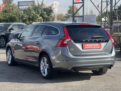 VOLVO V60 2.0 [T4] Kinetic Geartronic M.o.-i. magasan felszerelt. végig vezetett szervizkönyv!