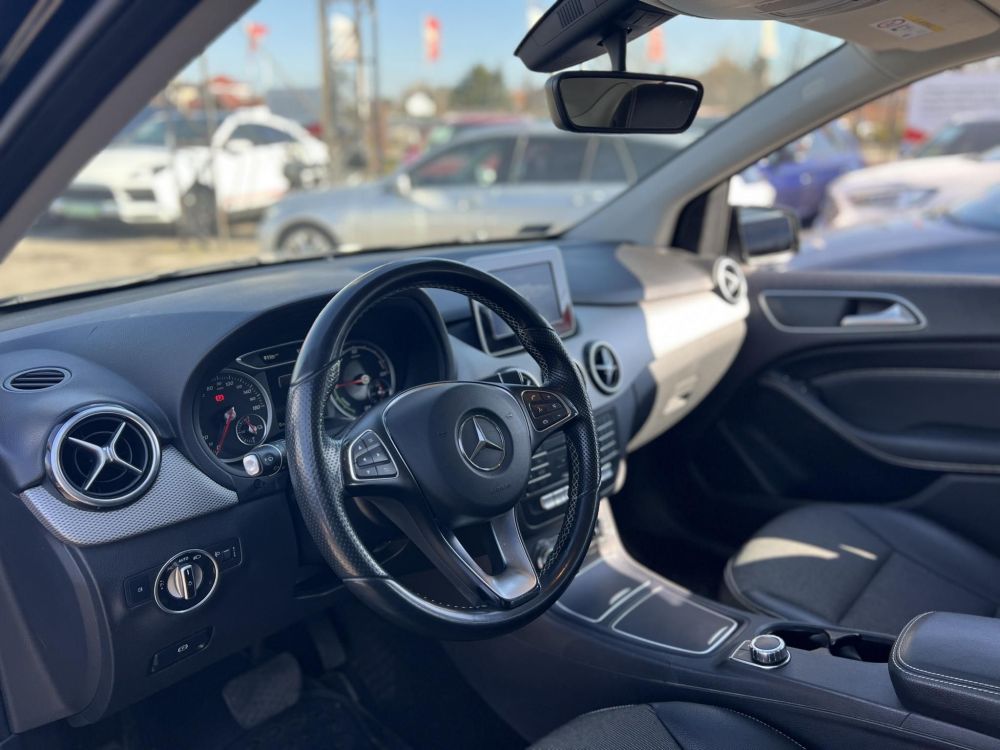 MERCEDES-BENZ B 250 E (Automata) 94e km. téli-nyári gumi. kamera. 2 gyári kulcs!