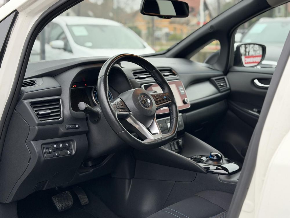 NISSAN LEAF N-Connecta e+ 62kWh (Automata) 96% akku 9e km. 360 kamera ProPilot 4x ülésfűtés