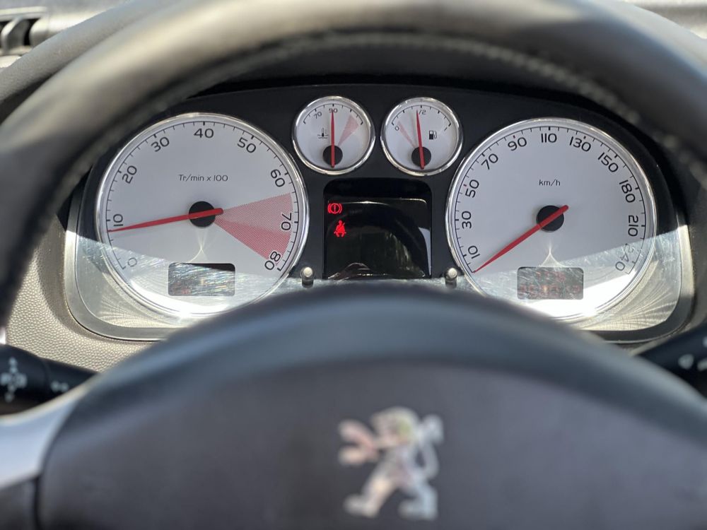 PEUGEOT 307 CC 2.0 Standard vezérlés cserélve. új kuplung szett. klíma. tempomat. bluetooth!