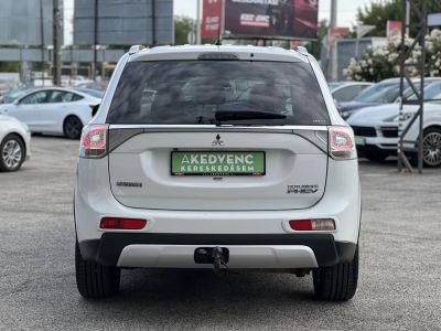 MITSUBISHI OUTLANDER 2.0 MIVEC Instyle Navi 4WD CVT
