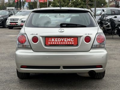 LEXUS IS 200 Sport Cross klíma. bőrbelső. ülésfűtés. téli-nyári kerék garnitúra. vezérlés cseréve!
