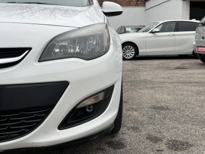 OPEL ASTRA J 1.6 Selection Klíma Tempomat Bluetooth Új kuplung! Téli/nyári garnitúra!