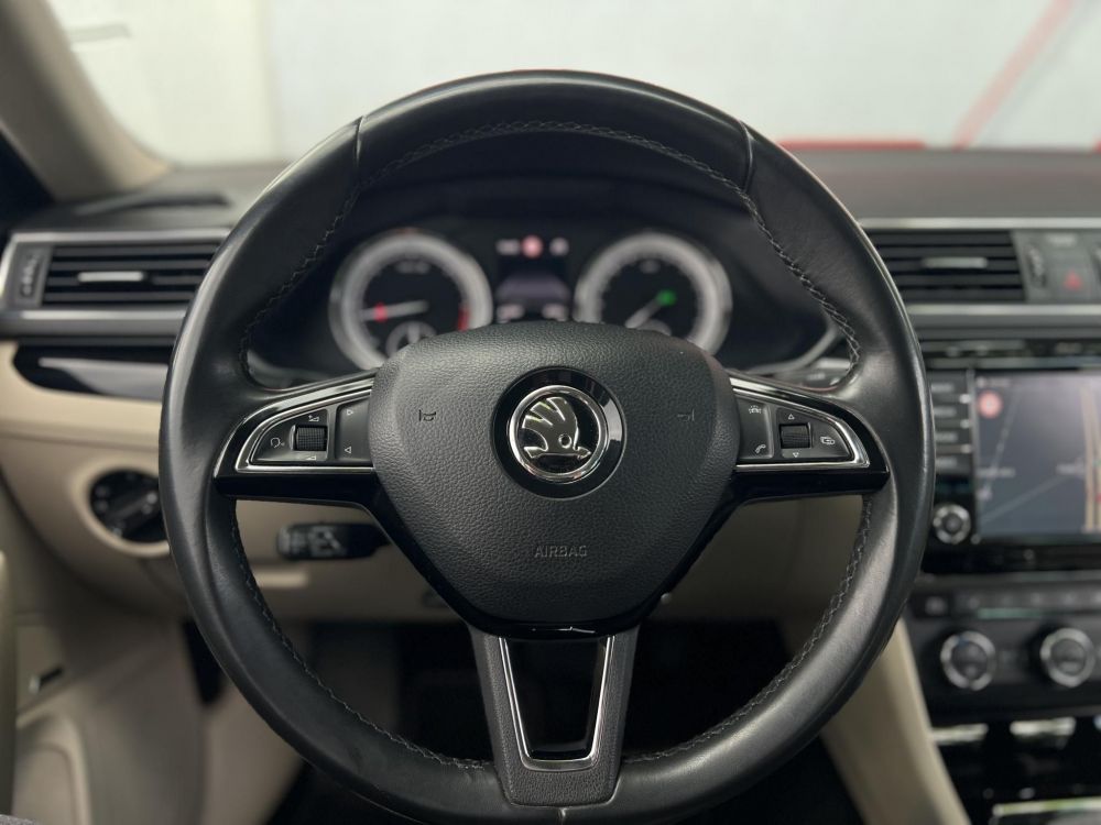 SKODA SUPERB 2.0 TDI SCR L&K DSG Vaj bőrbelső. tolatókamera. adaptív futómű. teljes szerviztörténet!