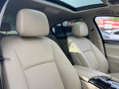 BMW 520d (Automata) Napfénytető. vaj bőrbelső. memória. HUD. kamera. 2 gyári kulcs!