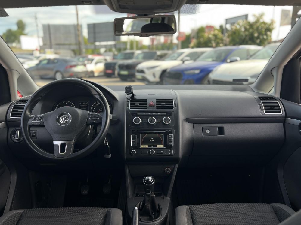 VOLKSWAGEN TOURAN 1.6 CR TDI Comfortline [7 személy] Vezérlés cserélve. 4 évszakos gumik!