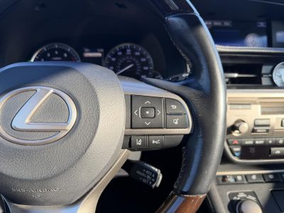 LEXUS ES 300H 112e km. Fakormány. ülésszellőzés. kormányfűtés. kamera. roló!