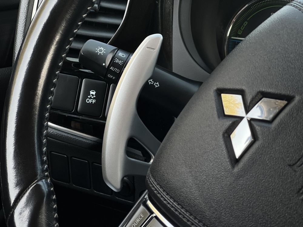 MITSUBISHI OUTLANDER 2.0 PHEV Intense Plus 4WD CVT 114e km