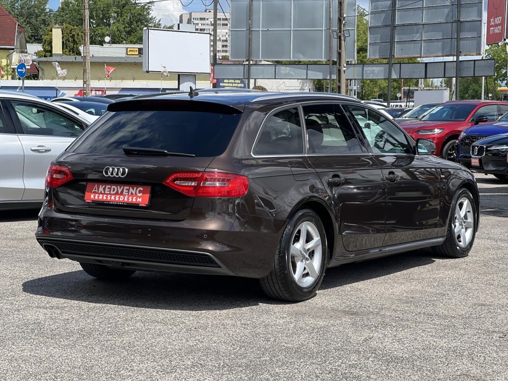 AUDI A4 Avant 2.0 TDI DPF EU5 S-line Vezetett szervizkönyv!