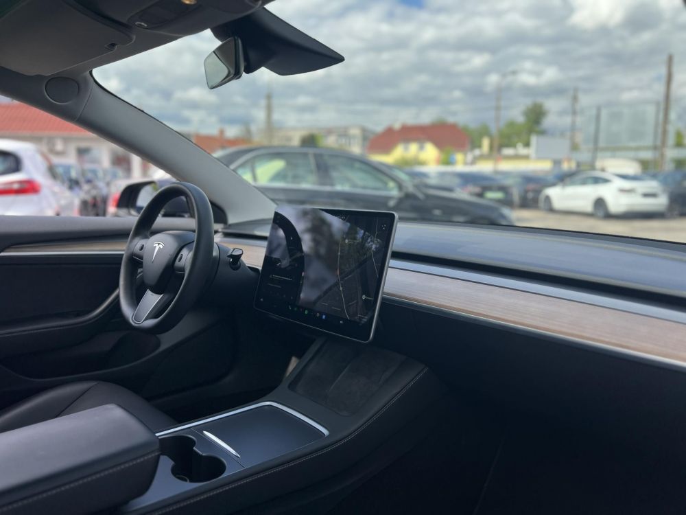 TESLA MODEL 3 Performance AWD (Automata) Mátrix LED. Hőszivattyús. gyári garanciális 2029-ig