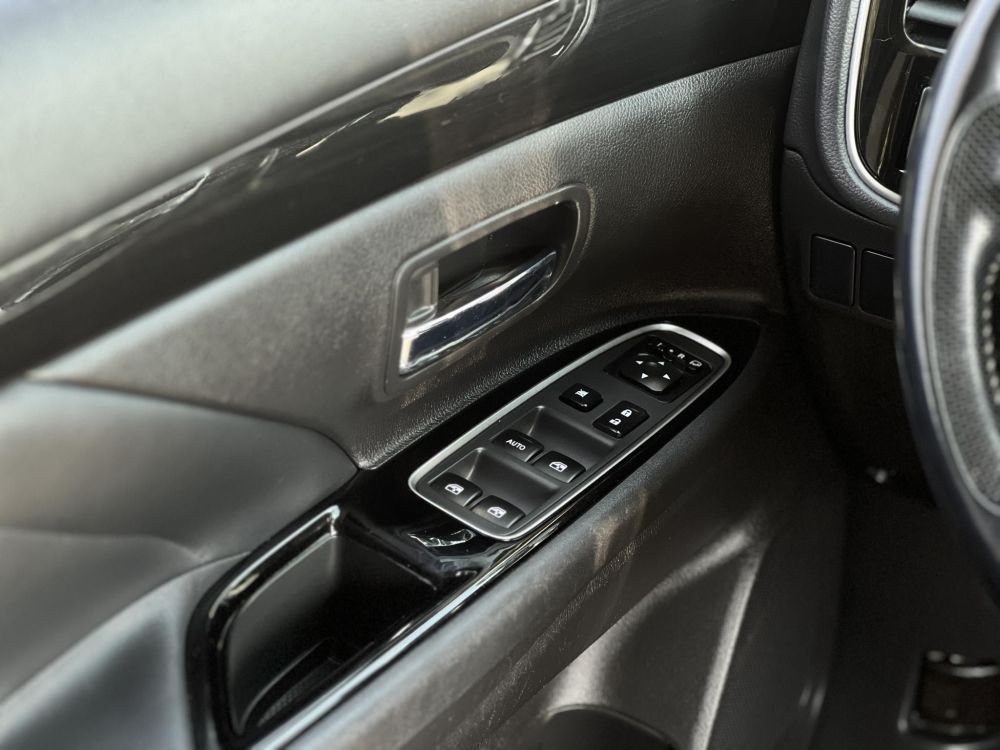 MITSUBISHI OUTLANDER 2.0 PHEV Intense Plus 4WD CVT 114e km