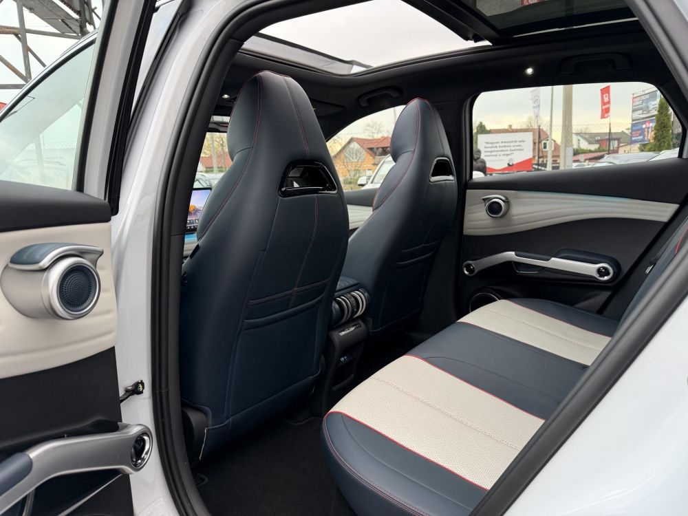 BYD ATTO 3 Design 60,4kWh M.o.-i. 1.tul. LFP. garanciális. panorámatető. világos belső!