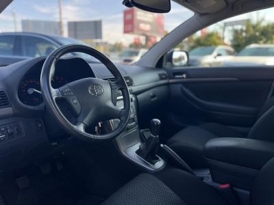 TOYOTA AVENSIS 1.8 Sol 133e km. ülésfűtés. digitklíma. vonóhorog. 2 gyári kulcs!