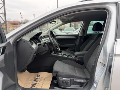 VOLKSWAGEN PASSAT Variant 2.0 TDI SCR Business DSG Szervizelt el.2t vonóhorog vez.ülés masszírozás