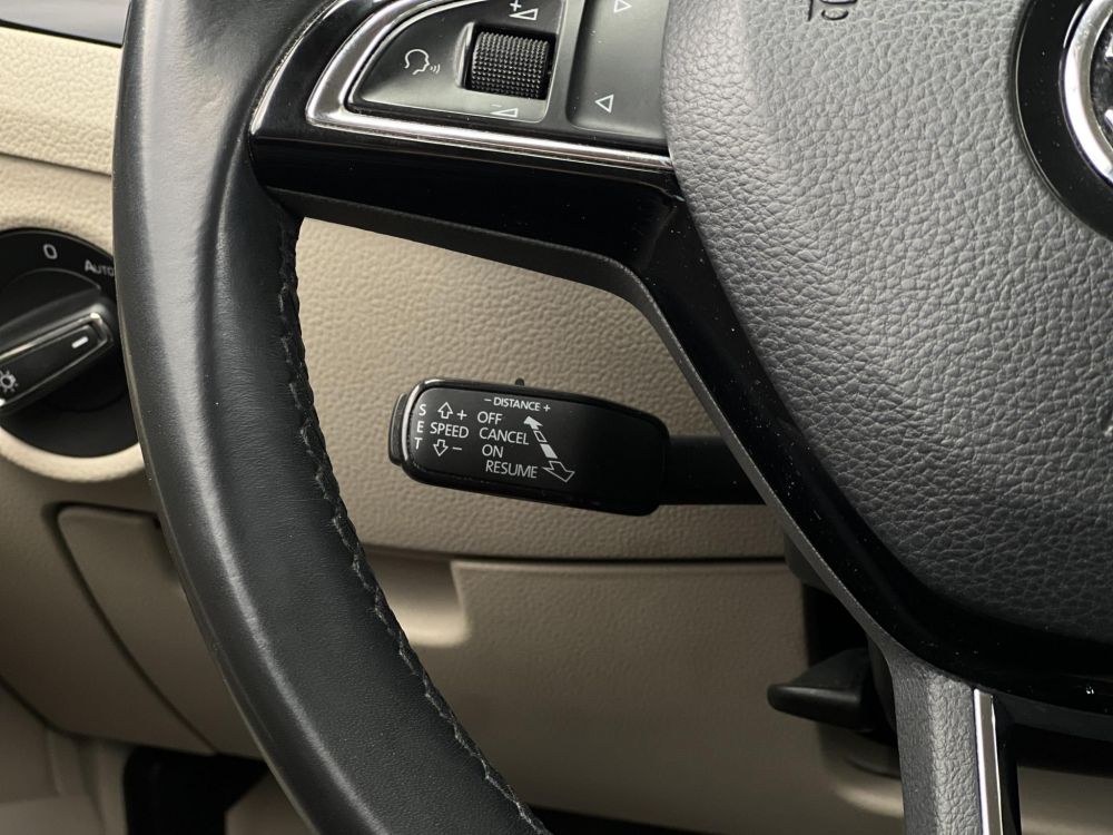 SKODA SUPERB 2.0 TDI SCR L&K DSG Vaj bőrbelső. tolatókamera. adaptív futómű. teljes szerviztörténet!