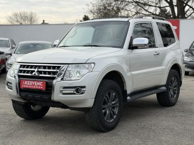 MITSUBISHI PAJERO 3.2 DI-D Instyle Navi (Automata) 117e km. M.o.-i. napfénytető. felező váltó. fakormány. megkímélt állapot!