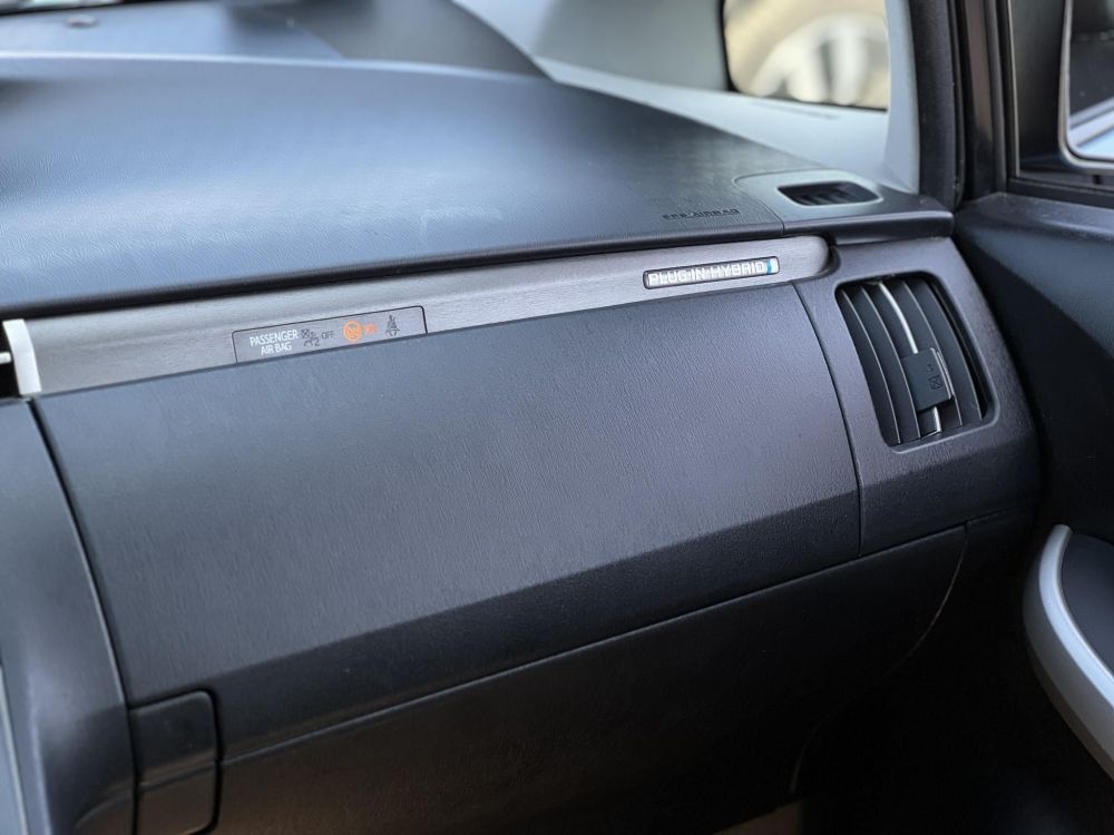 TOYOTA PRIUS PLUG-IN