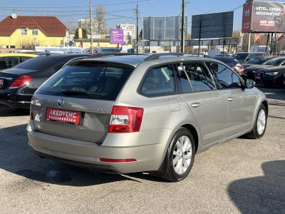 SKODA OCTAVIA Combi 1.6 CR TDI Style M.o.-i. 1.tul. Tempomat Ülésfűtés Tolatóradar Carplay Téli-nyári kerék!