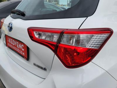 TOYOTA YARIS 1.5 Hybrid Comfort Style e-CVT 121e km. Digitklíma Kamera Bluetooth Sávváltó