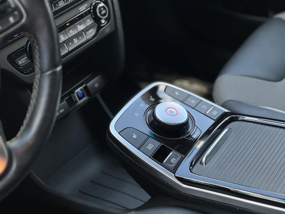 KIA NIRO e-Niro 39kWh Silver 73e km. távtartó. sávtartó. ülésfűtés. félbőr. CARPLAY!