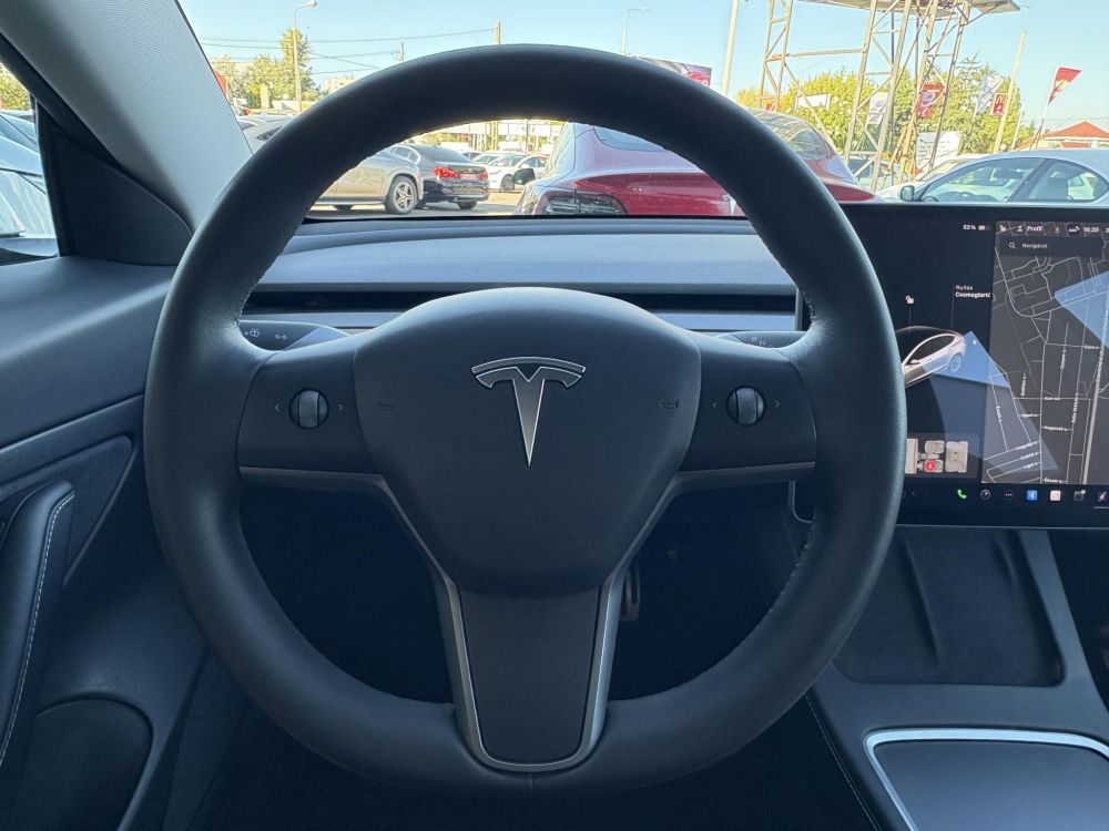 TESLA MODEL 3 Standard Range Plus Aut 62e km. mátrix LED. hőszivattyú. garanciális. premium hifi!