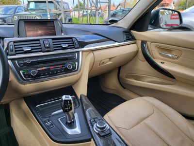 BMW 335i (Automata) Luxury Napfénytető Vajbőr Ülésfűtés Navi Bluetooth