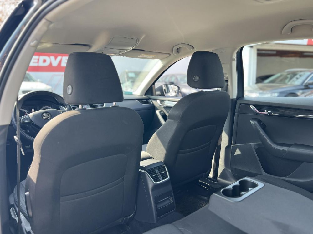 SKODA OCTAVIA 1.4 TSI Style DSG M.o.-i. sérülésmentes. CARPLAY!