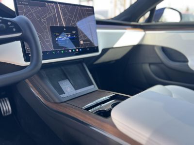 TESLA MODEL S Long Range AWD (Automata) Yoke kormány. Fehér belső. 21 felni. Garanciális