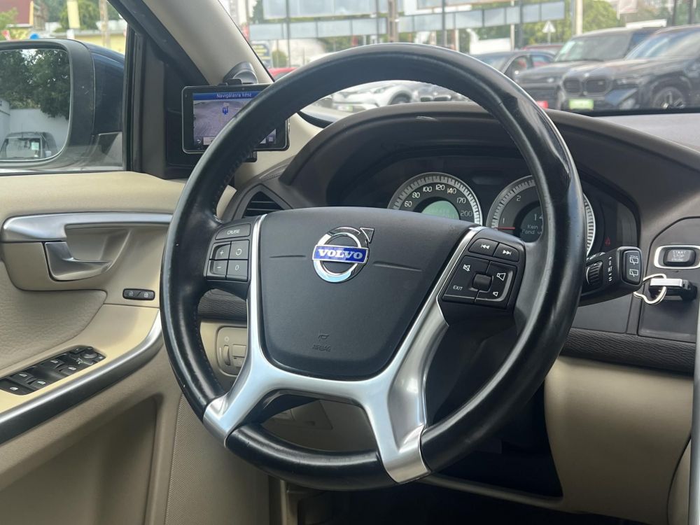 VOLVO XC60 2.4 D [D3] Kinetic Geartronic Klíma Tempomat világos bőr belső! LEGJOBB ÁRON!